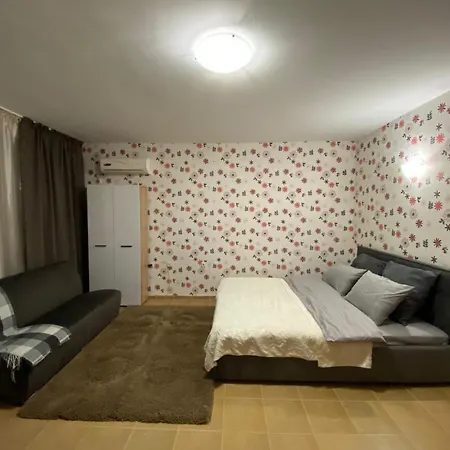 아파트 Flat Near The Sea