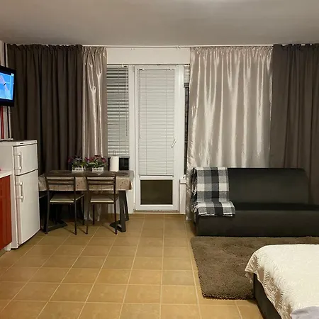 Flat Near The Sea * 포마리