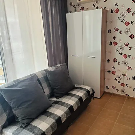 Апартамент Flat Near The Sea Поморие