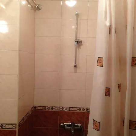 아파트 Flat Near The Sea